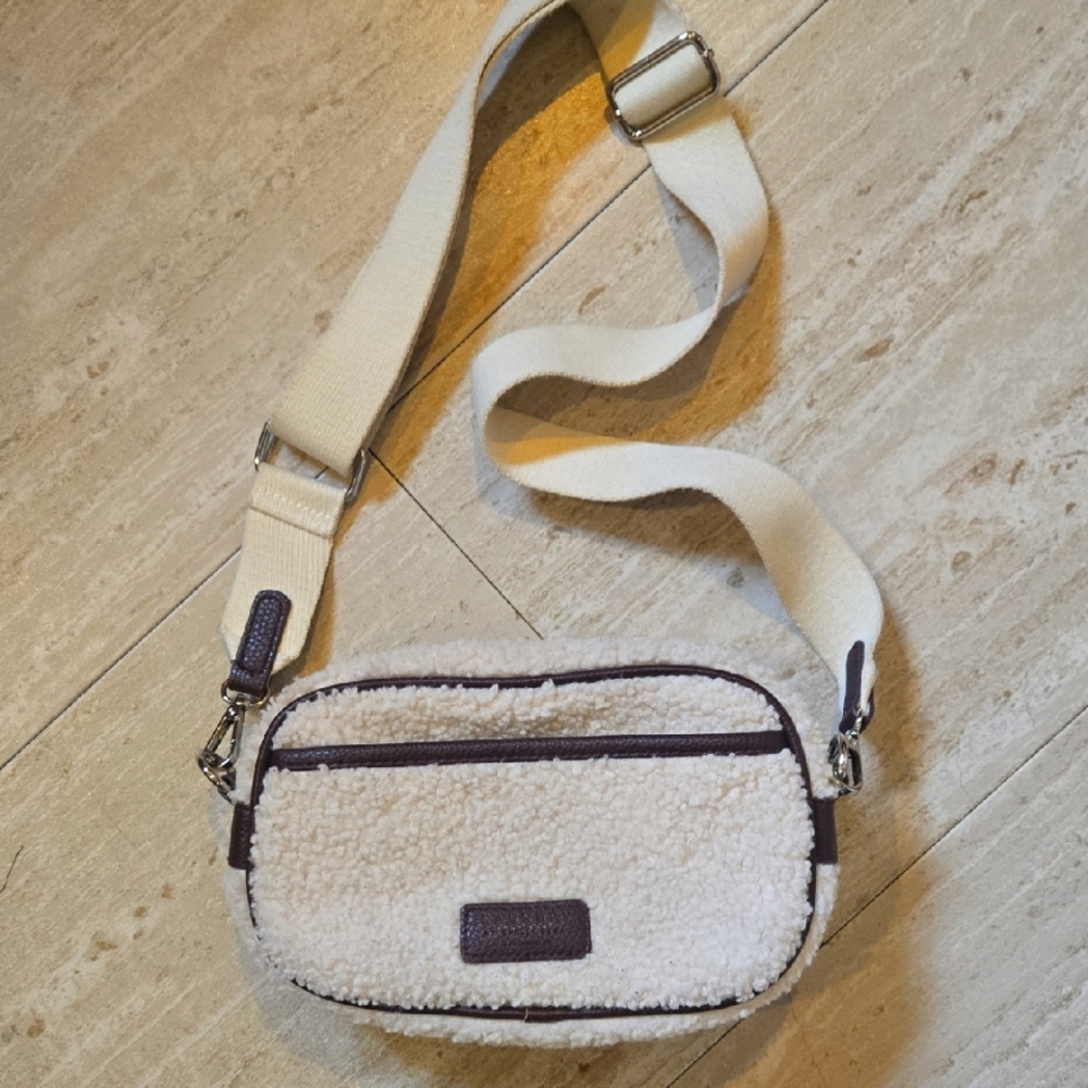 Laundry by Shelli Segal Los Angeles Stylish Cream Sherpa Crossbody Tote